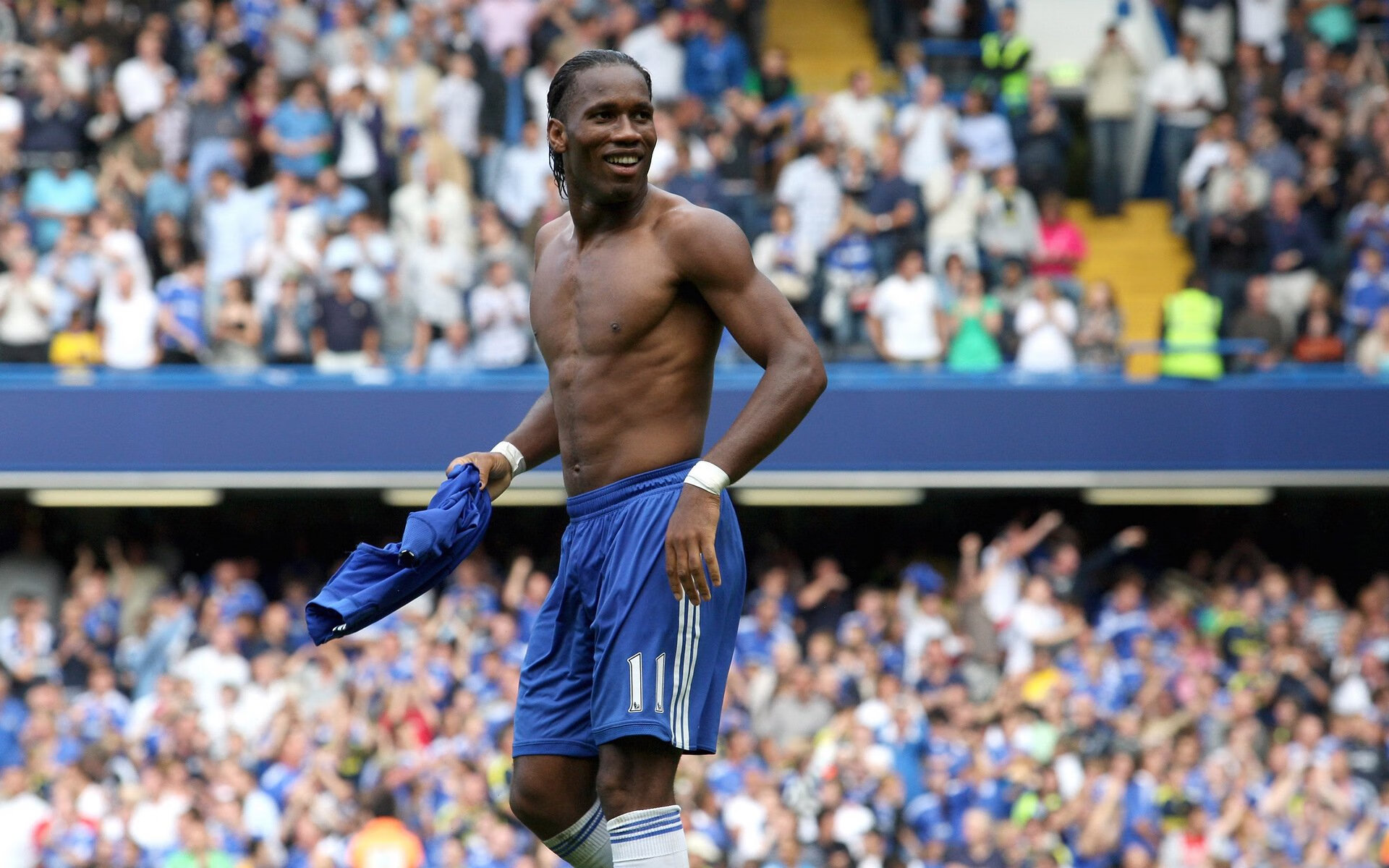 球队是否优先培养具备传控兼突破能力的中场新星,球队处于优势怎样安排战术