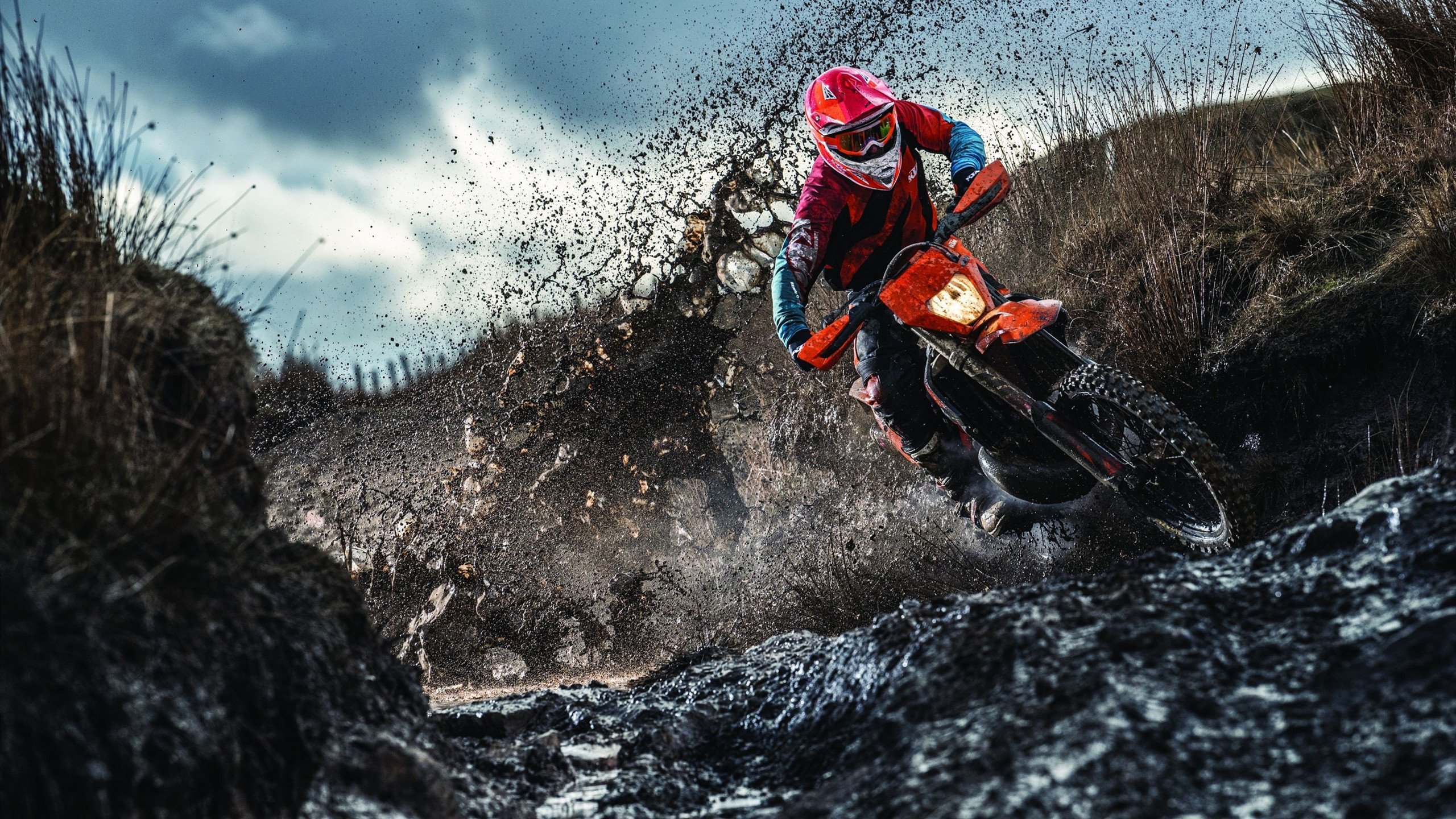 开云官方网站-混合泳吉尔吉斯斯坦选手速度与技巧兼备，吉尔吉斯斯坦游泳运动员